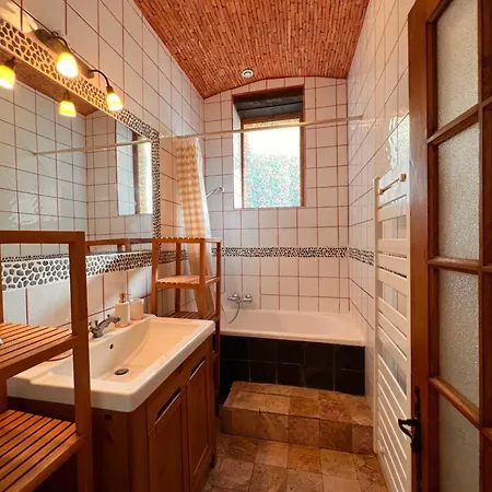 Casa vacanze Domaine De Charme Avec 2 Et Piscine Couverte *