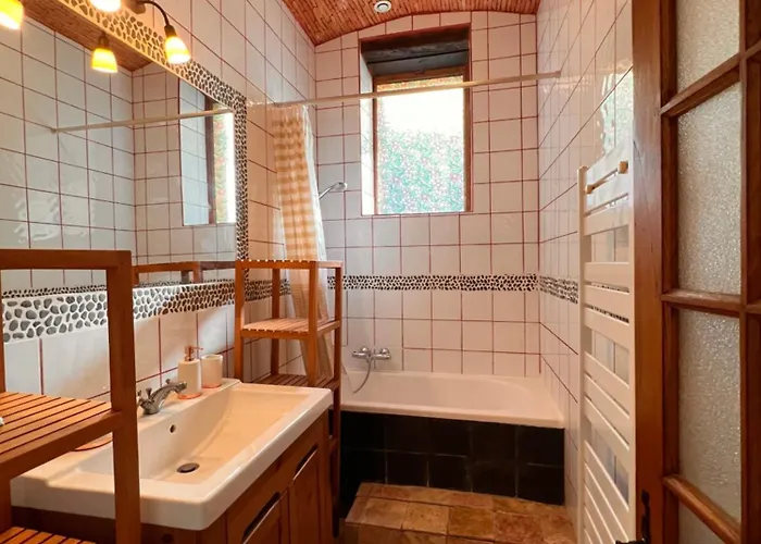 Prázdninový dům Domaine De Charme Avec 2 Et Piscine Couverte *