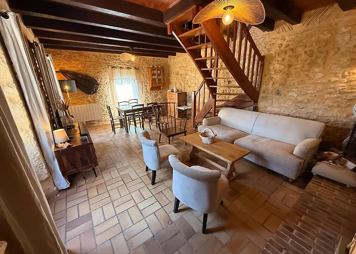 Domaine De Charme Avec 2 Et Piscine Couverte *